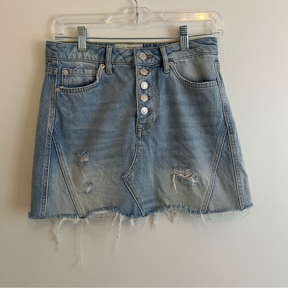 We The Free People Skirt Womens 26 Denim Button Fly Raw Hem Mini Distressed - Picture 1 of 11